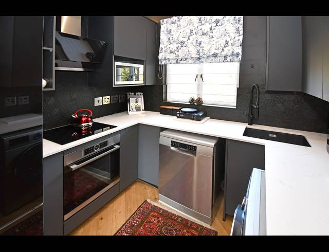 2 BEDROOM APARTMENT FOR SALE IN MELROSE NORTH